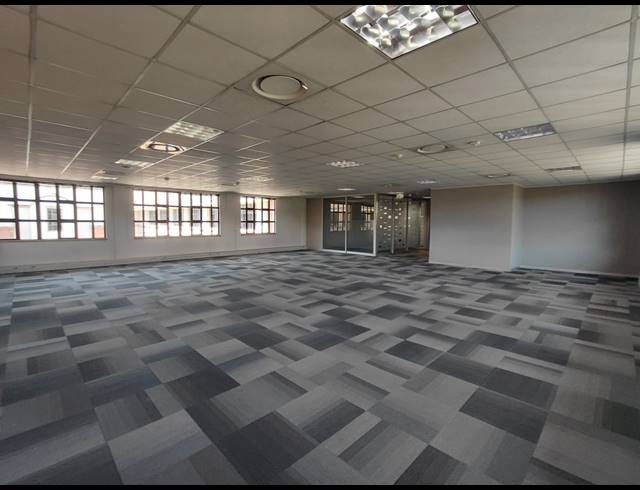 1,091M² OFFICE TO LET IN BRYANSTON